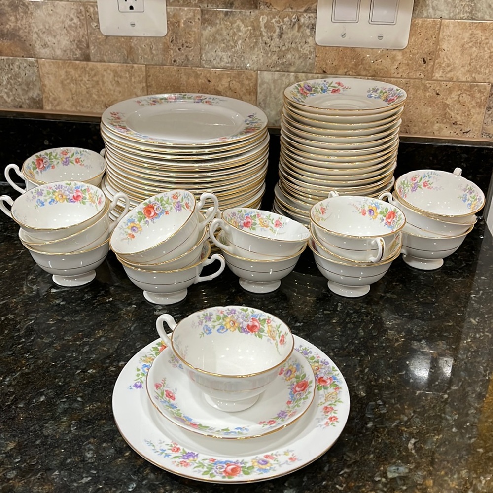 Fine Bone China Royal Grafton England. 17 cups 24 saucers 22 dessert dishes